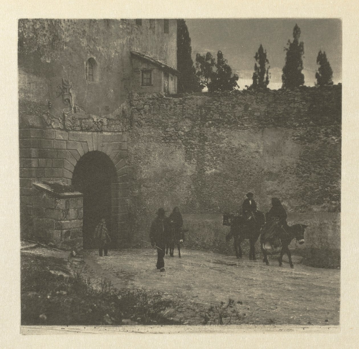 Camera Work: Ein Tor - Segovia, 1914 von J. Craig Annan