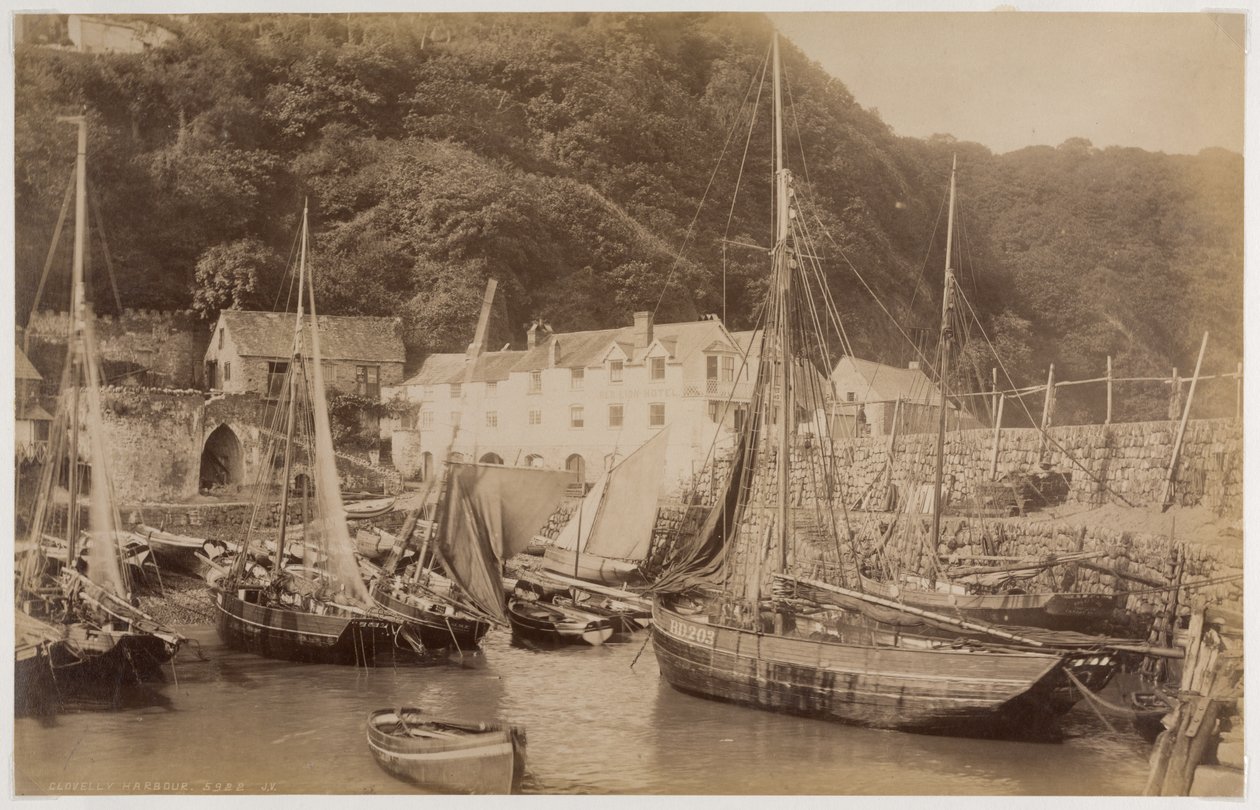 Fischerboote im Hafen von Clovelly von James Valentine