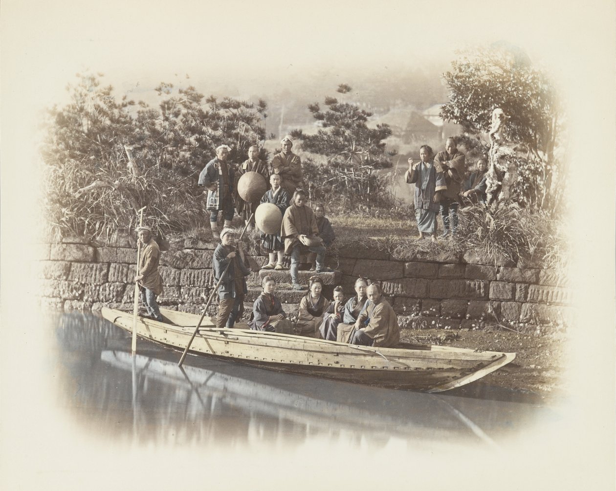 Ein Boot am Flussufer, Japan von Japanese Photographer