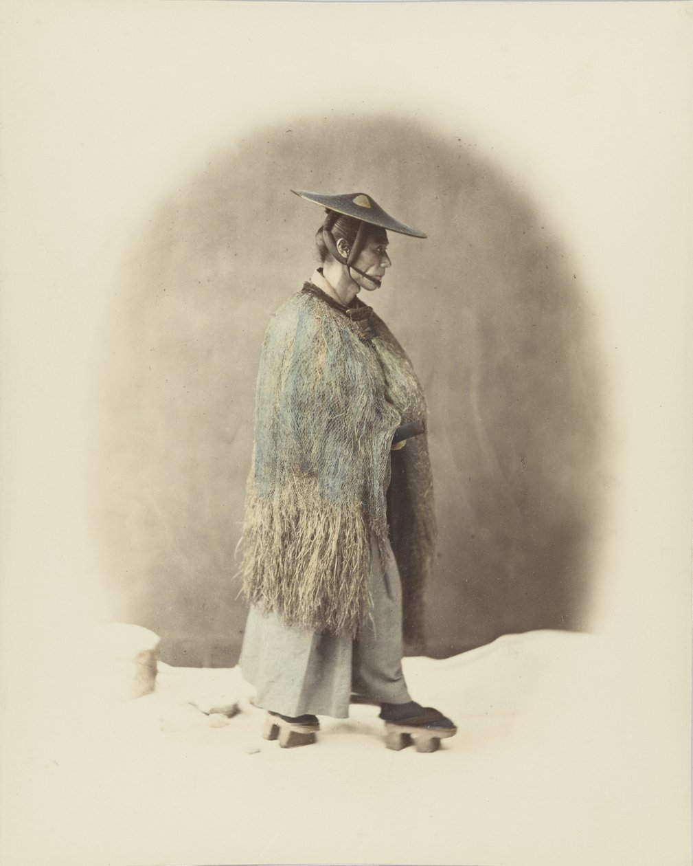 Japanischer Mann in traditioneller Kleidung von Japanese Photographer