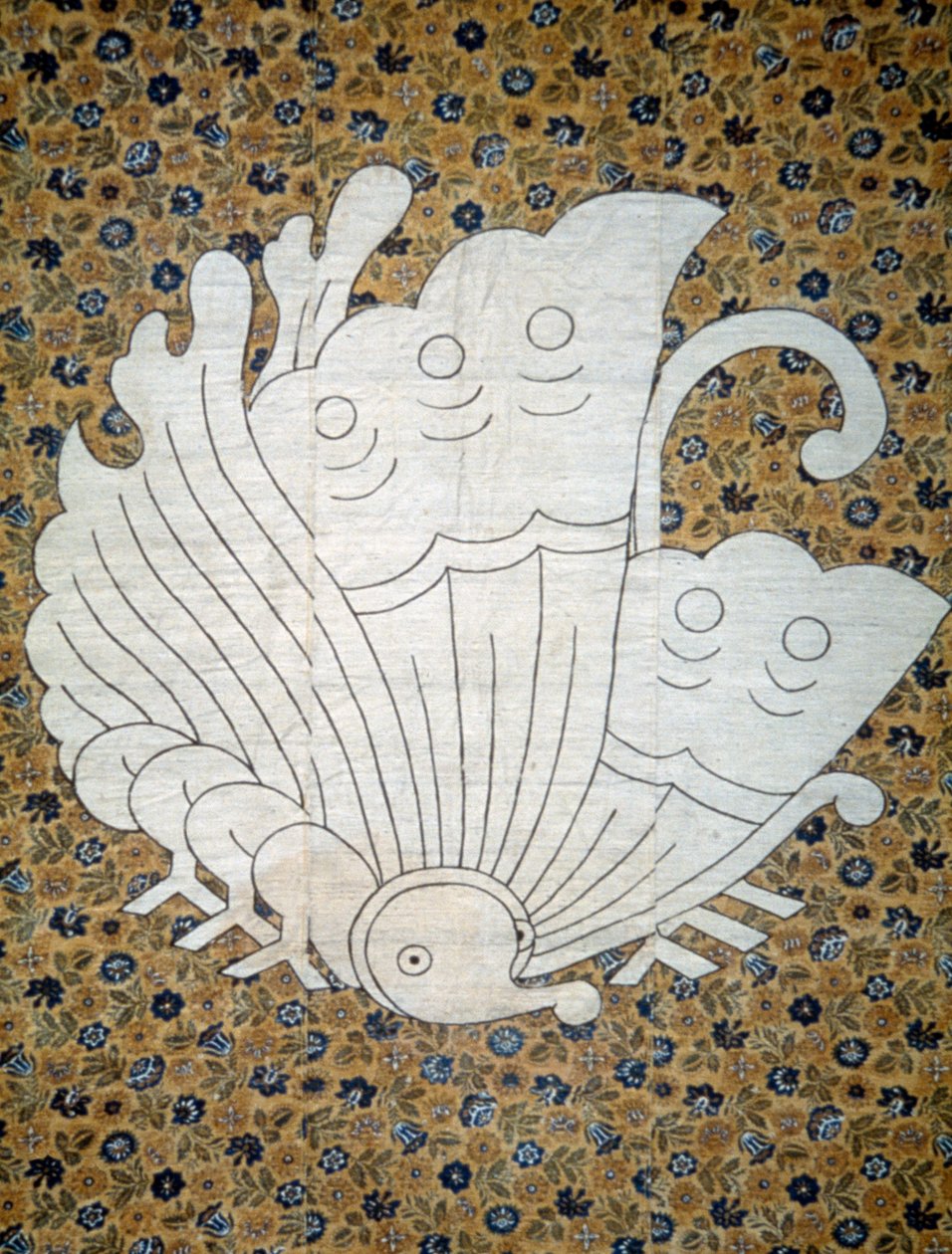 Bettüberwurf Futonji mit Blumenmuster, Familienwappen mit Schmetterling, rohe und gesponnene Seide, maskiert gefärbt in Reserve mit Reisstärke, direkter Holzschnitt, Tintenpigmente, japanische Zivilisation, Edo-Meiji-Periode von Japanese School