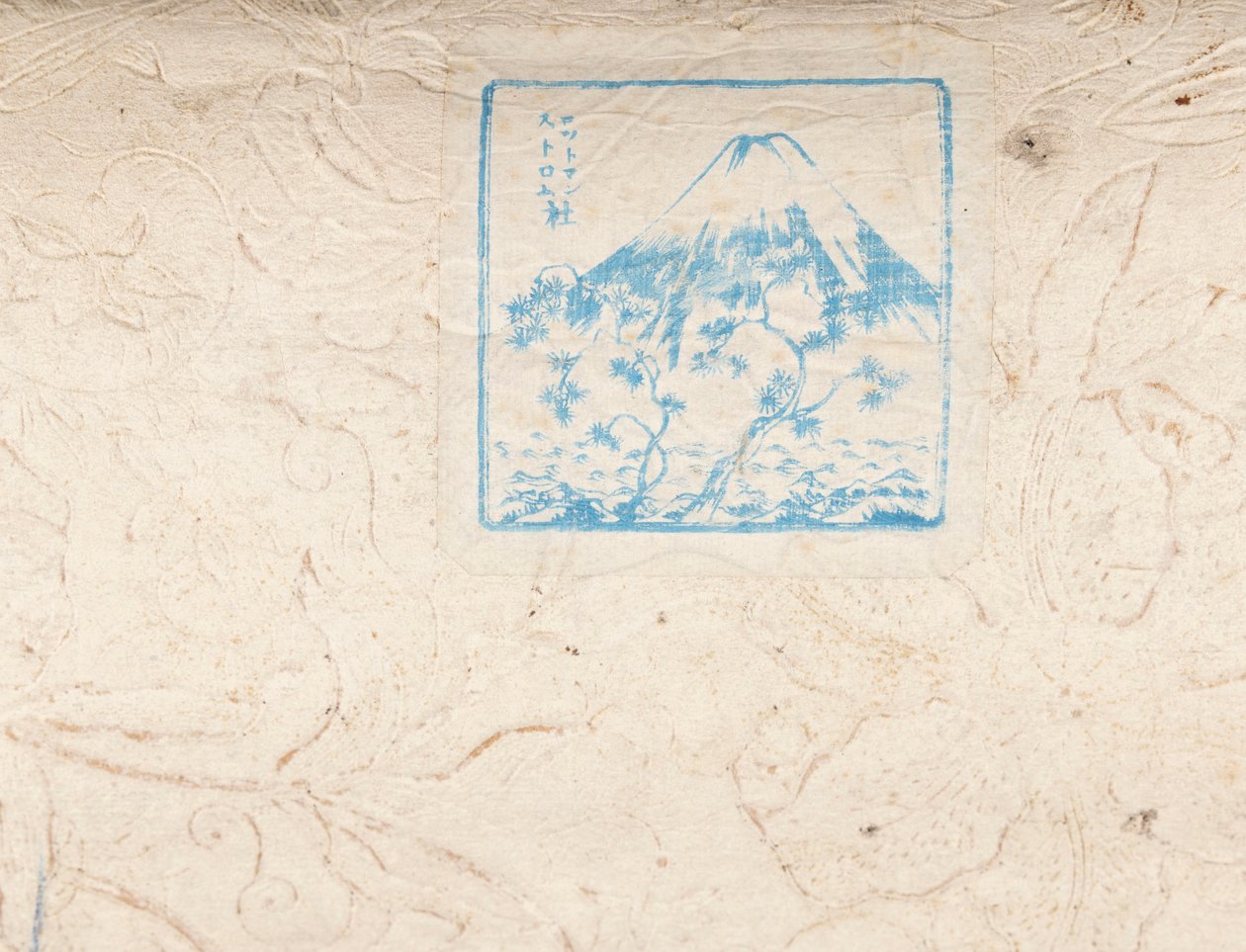 Langer Schriftrolle aus vergoldetem geprägtem Lederpapier, Kinkarakawakami von Japanese School