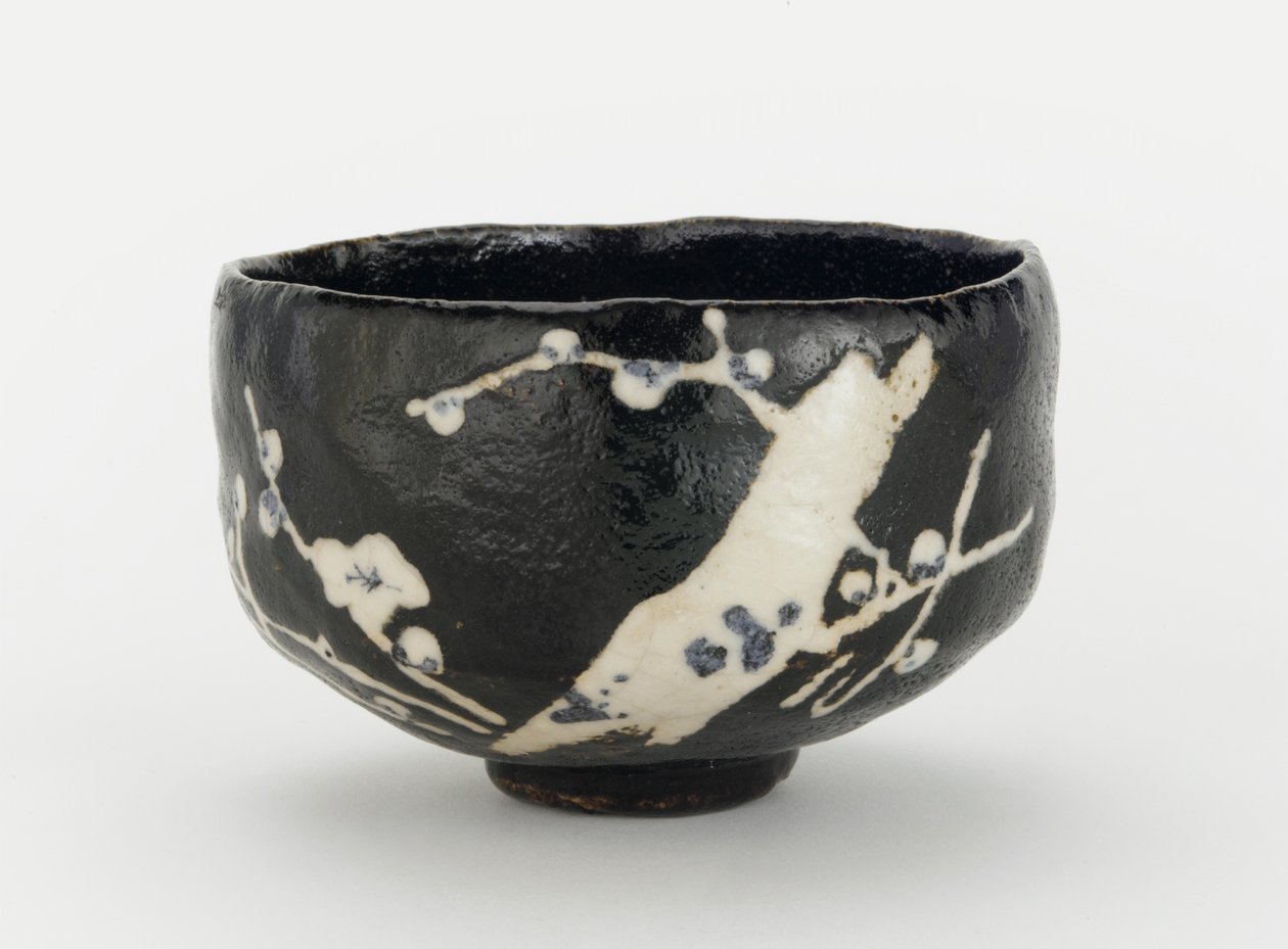 Teeschale mit Design eines blühenden Pflaumenbaums, Kyoto, Kyoto-fu, Edo-Periode von Japanese School