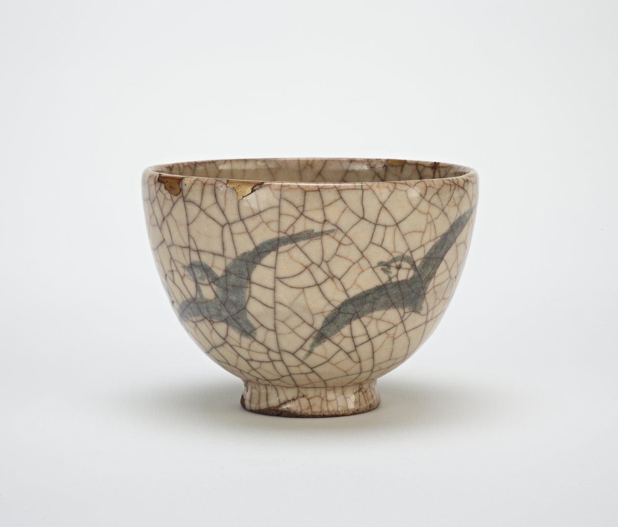 Teeschale mit Design von Regenpfeifern, Kyoto-verwandte Ware, Mitte des 19. Jahrhunderts von Japanese School