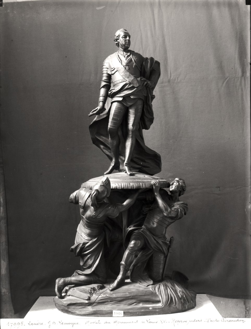Modell für das Denkmal von Ludwig XV. (1710-74) entworfen für die Place Royale in Rouen, 1772 von Jean Baptiste II Lemoyne