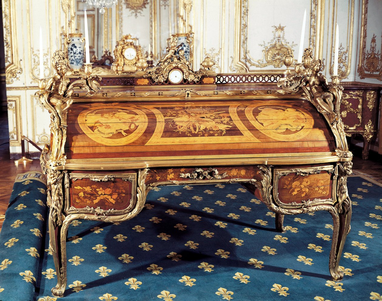 Louis XV Stil: Das Büro des Königs von Jean Henri Riesener