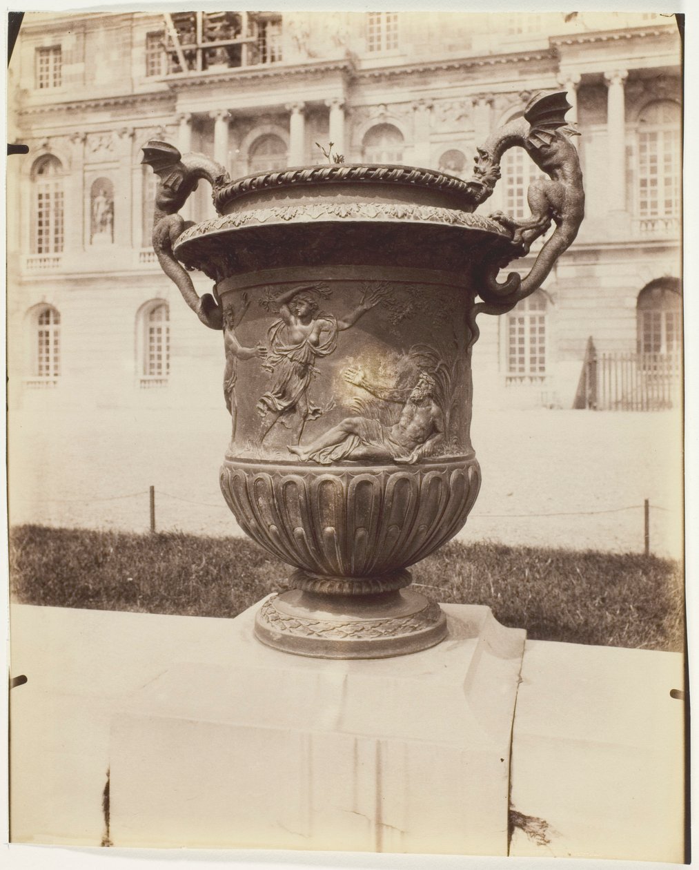 Versailles, Vase von Ballin von Jean Eugène Auguste Atget