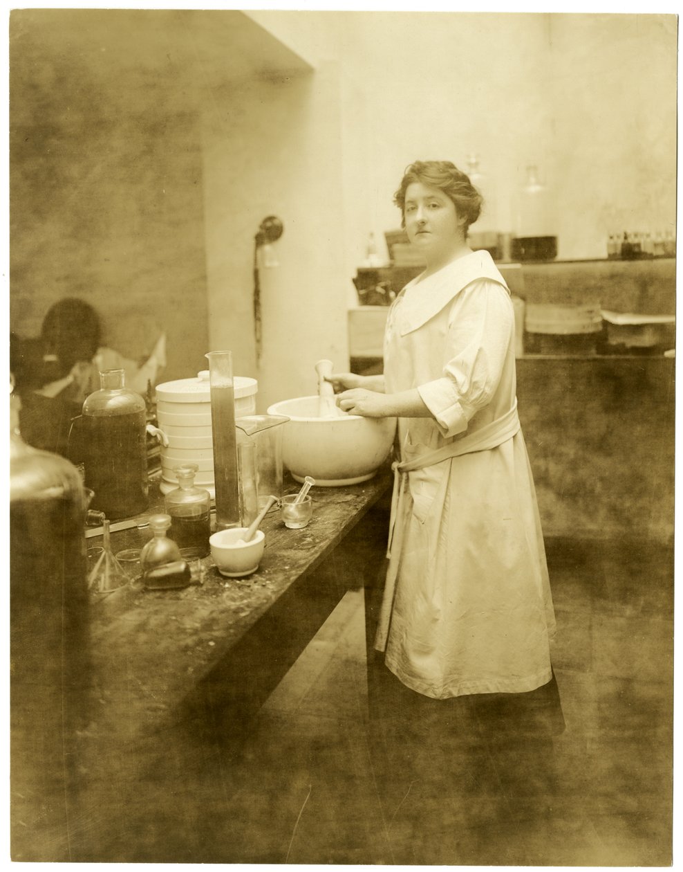 Anne Ann Haviland, Parfümeurin, ca. 1915-28 von Jessie Tarbox Beals