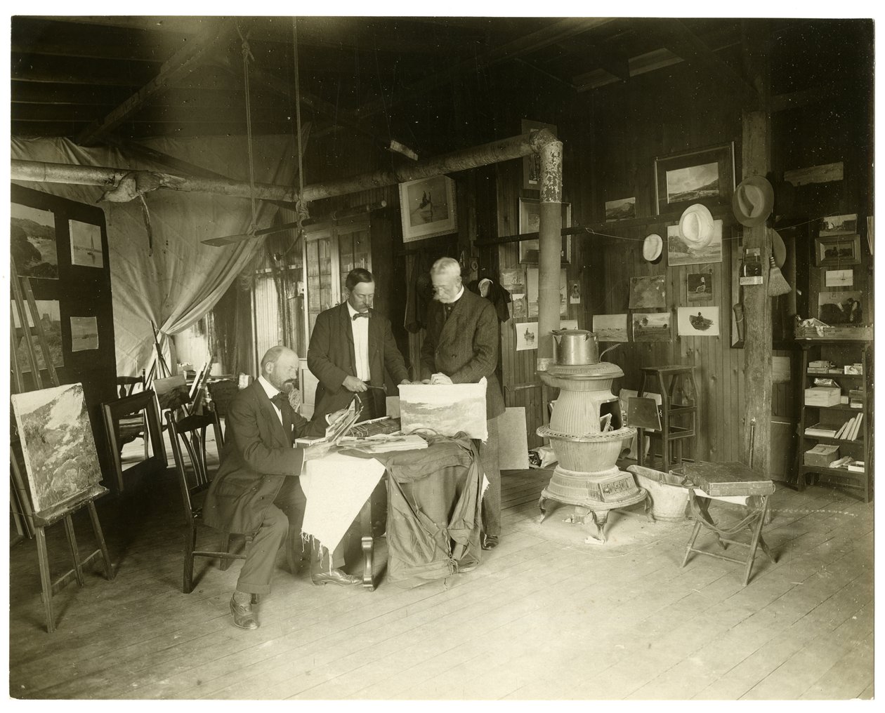 Von links nach rechts: Cullen Yates - verdeckt - Walter Dean, um 1905-11 von Jessie Tarbox Beals