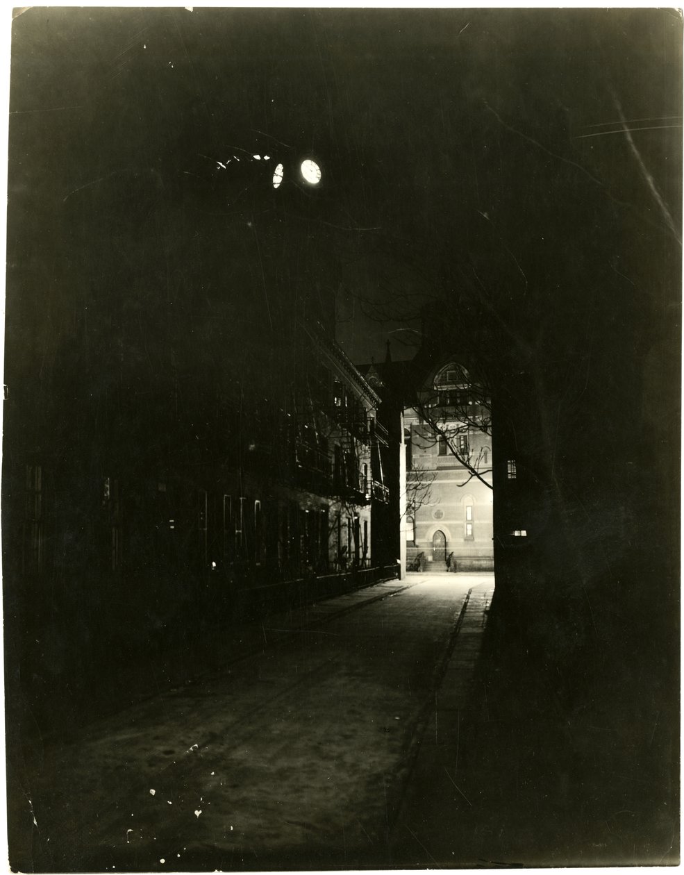 Patchin Place bei Nacht, Greenwich Village, New York, USA, ca. 1905-20 von Jessie Tarbox Beals