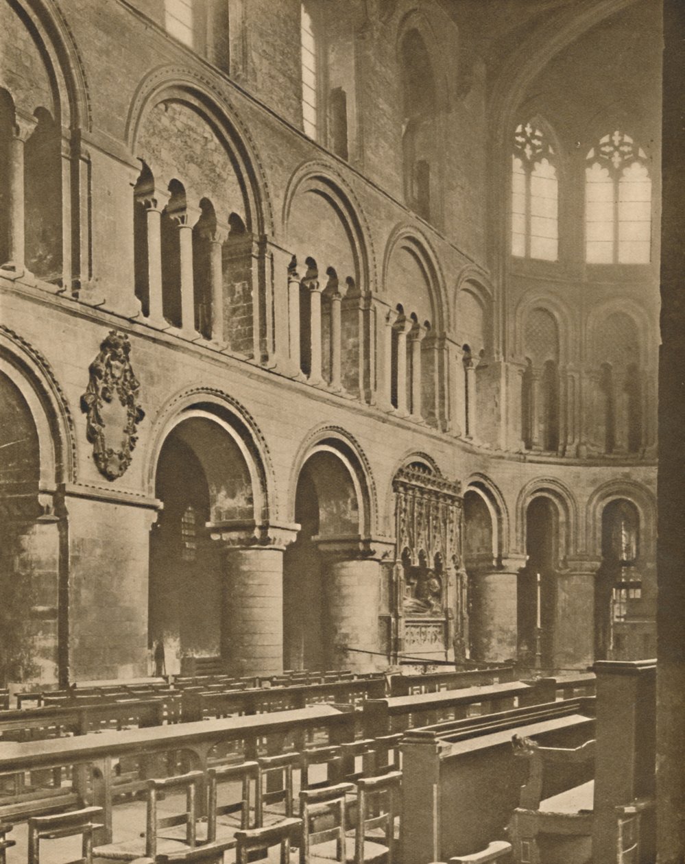 In der Großen St. Bartholomäus: Raheres Grab im Chor, um 1935 von Joel