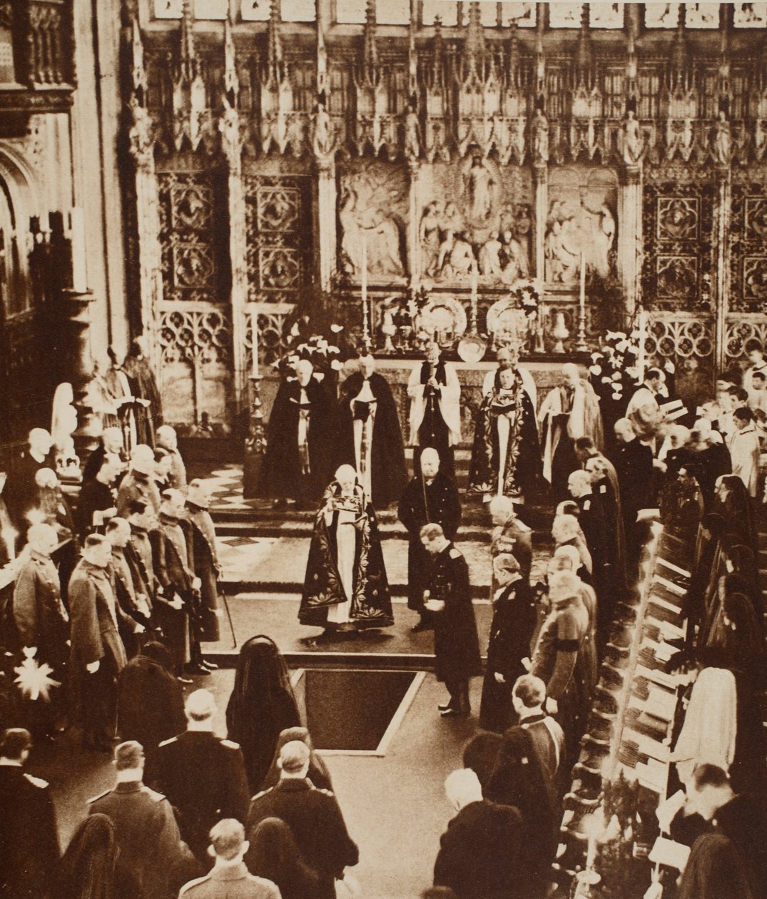 König Edward VIII. streut Erde auf den Sarg seines Vaters, 1936 von John Hill