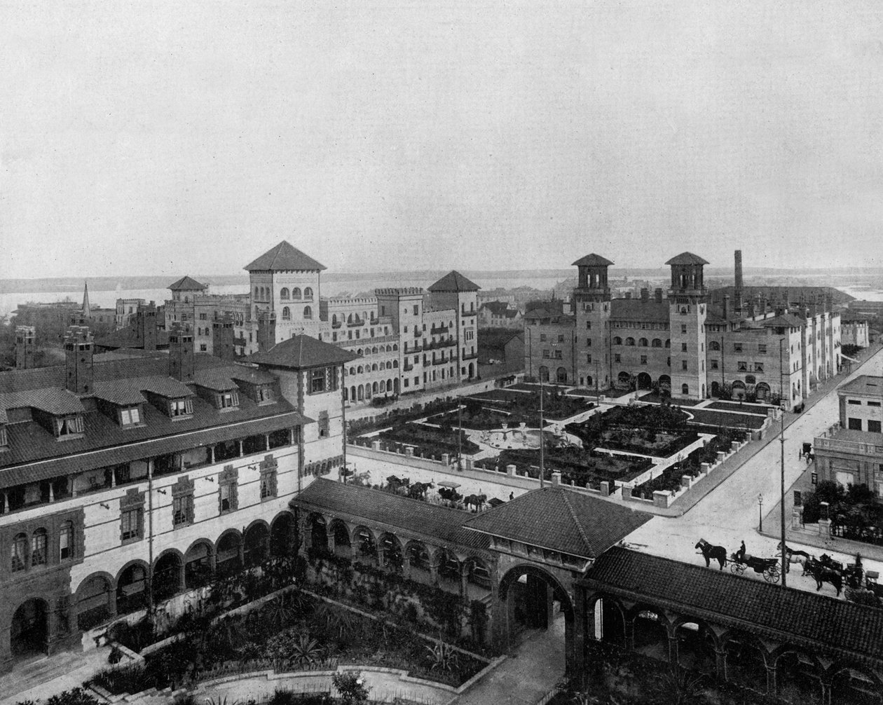 Hotels in Saint Augustin, Florida: der Alcazar, die Cordoue, die Pont de Leon, ca. 1900 von John Lawson Stoddard
