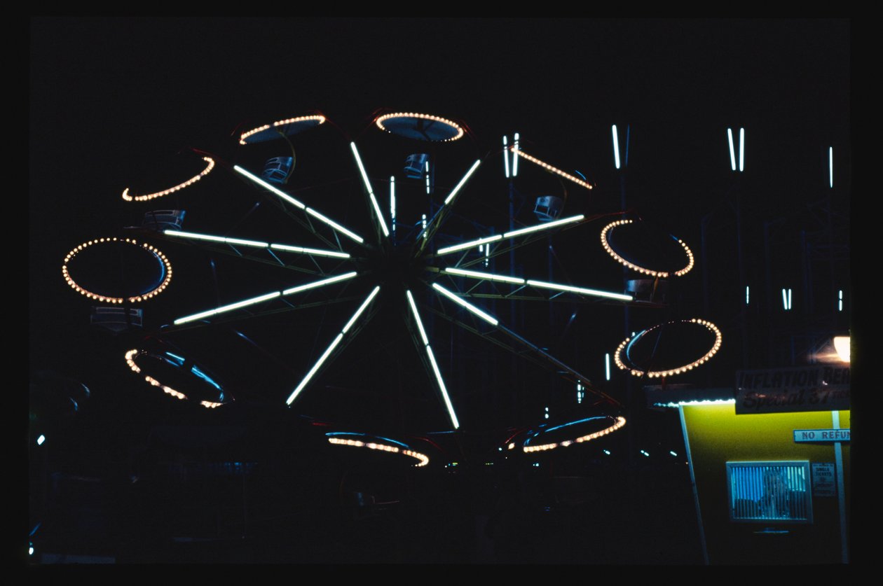Vergnügungsparkfahrt bei Nacht, Atlantic City, New Jersey, USA von John Margolies