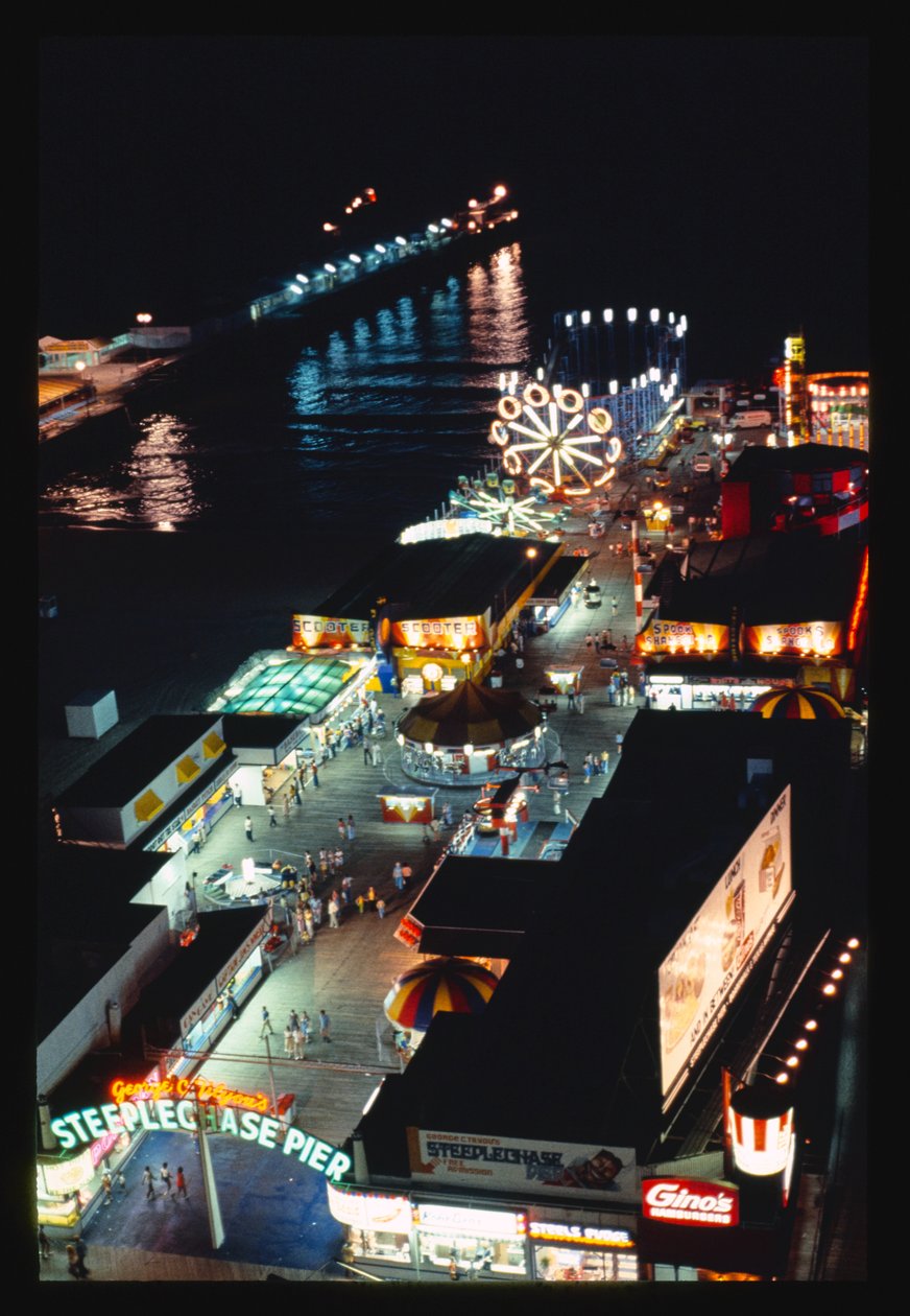 Steeplechase Pier bei Nacht, Atlantic City, New Jersey, USA von John Margolies