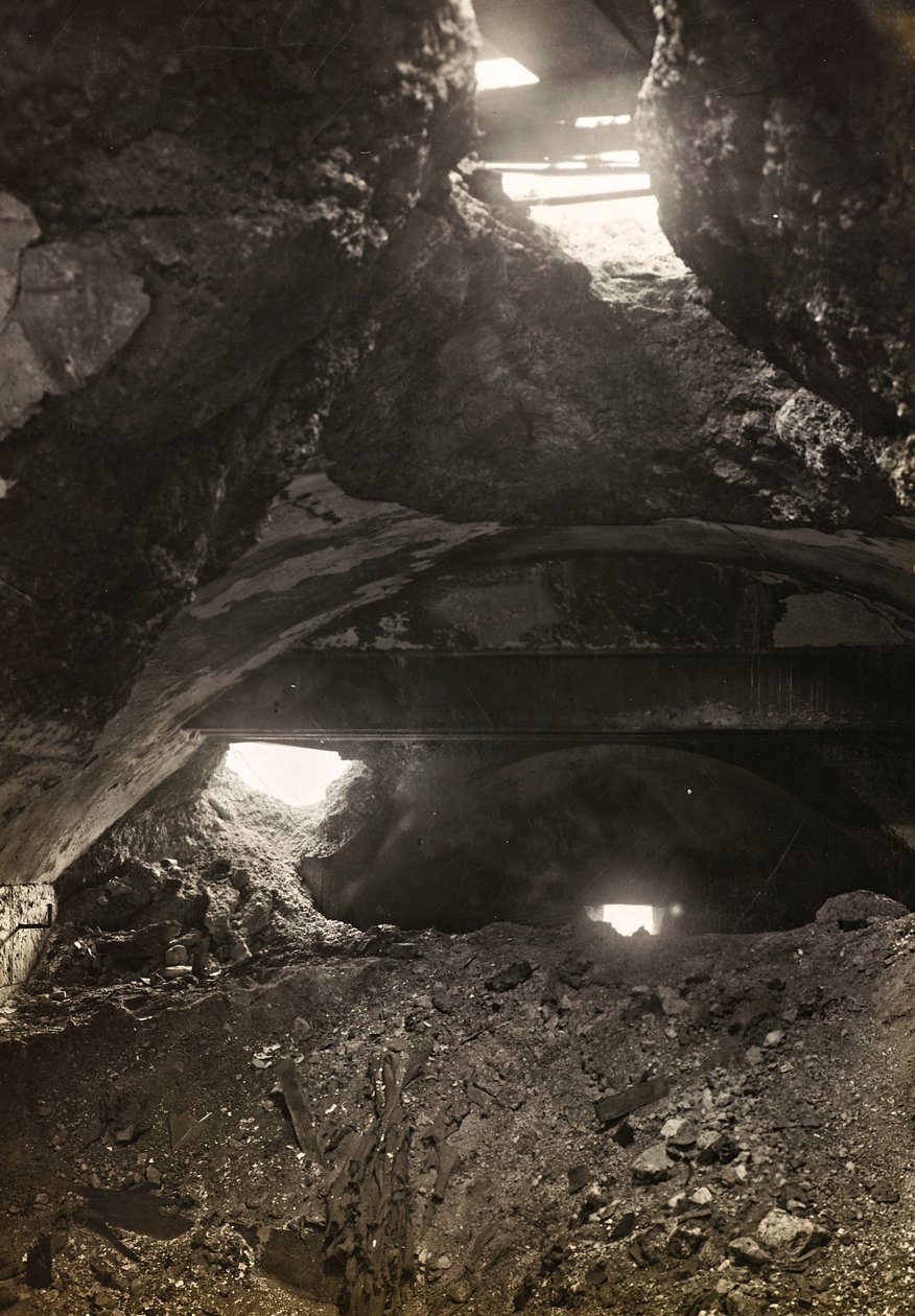 Album "Meine weltkriegs - Erinnerungen Südwestfront (Kärnten, Italien, Südtirol) 31/03/1915-12/11/1918 - Josef Zohles Wien": Trümmer einer Fabrik von Josef Zohles