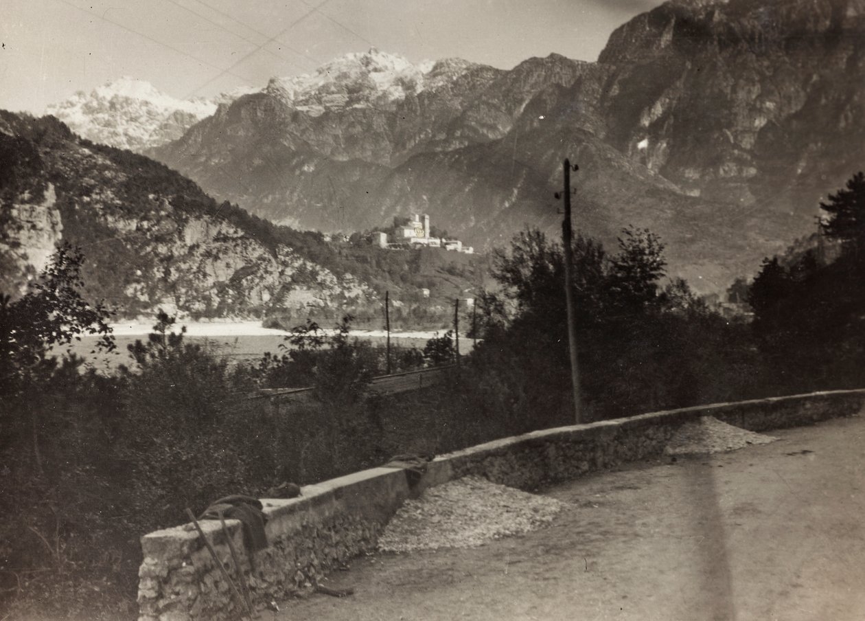 Album "Meine Weltkriegs-Erinnerungen Südwestfront (Kärnten, Italien, Südtirol) 31/03/1915-12/11/1918 - Josef Zohles Wien": Kriegsgebiet (s/w Foto) von Josef Zohles