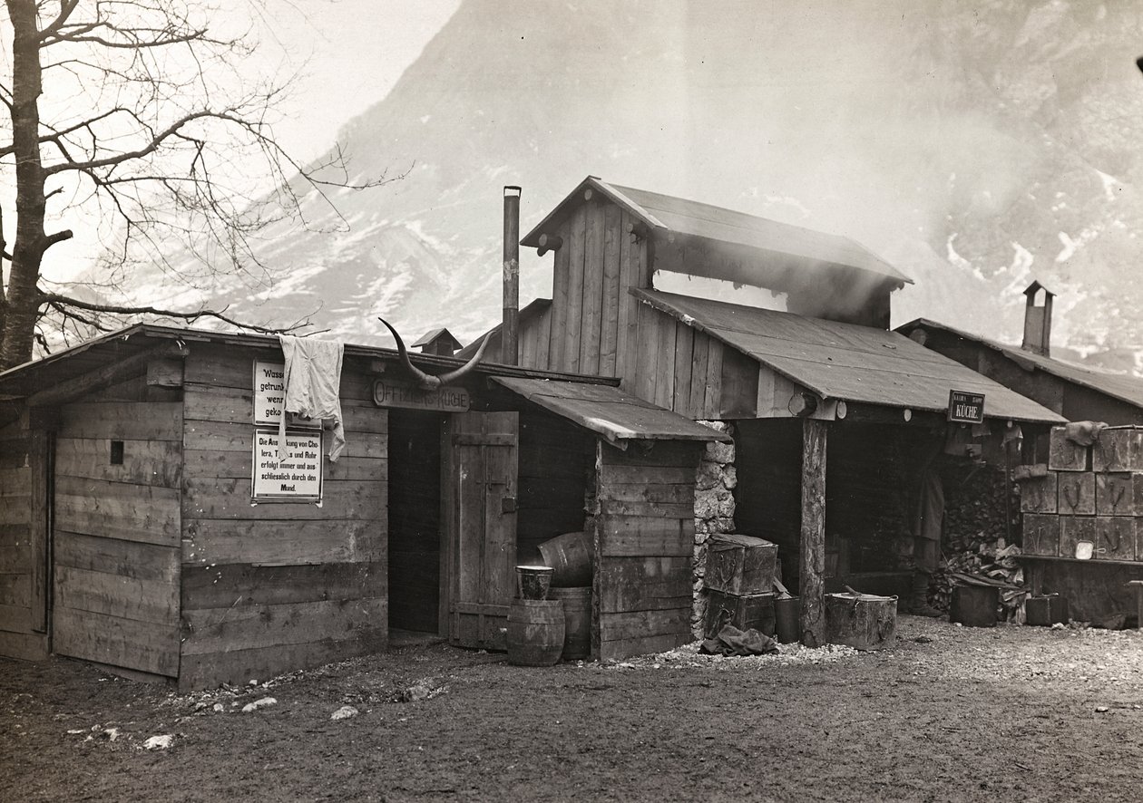 Album "Meine Weltkriegs-Erinnerungen Südwestfront (Kärnten, Italien, Südtirol) 31.03.1915-12.11.1918 - Josef Zohles Wien": Militärbaracken in den So (s/w Foto) von Josef Zohles