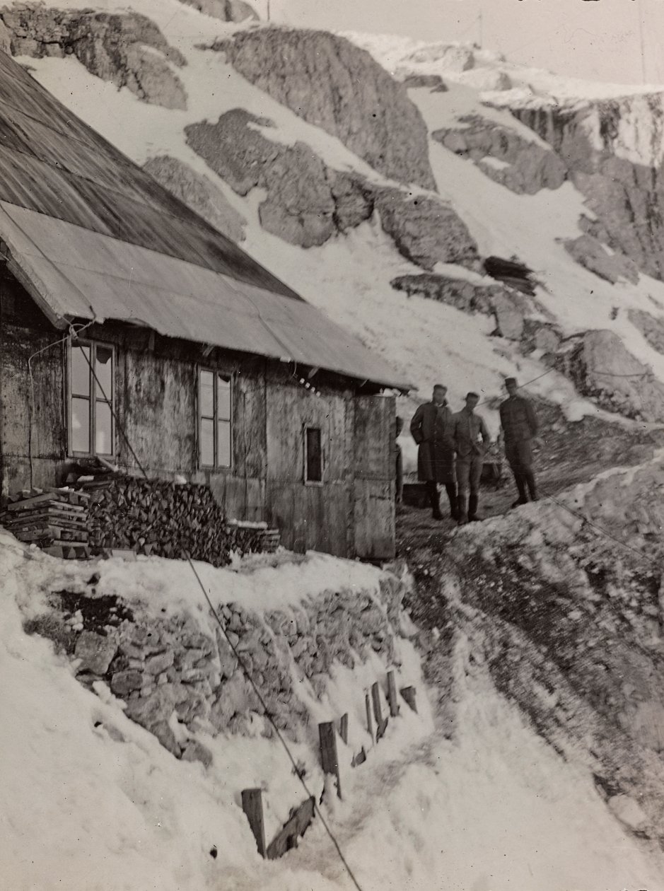 Album "Meine Weltkriegs-Erinnerungen Südwestfront (Kärnten, Italien, Südtirol) 31/03/1915-12/11/1918 - Josef Zohles Wien": Militärbaracke von Josef Zohles
