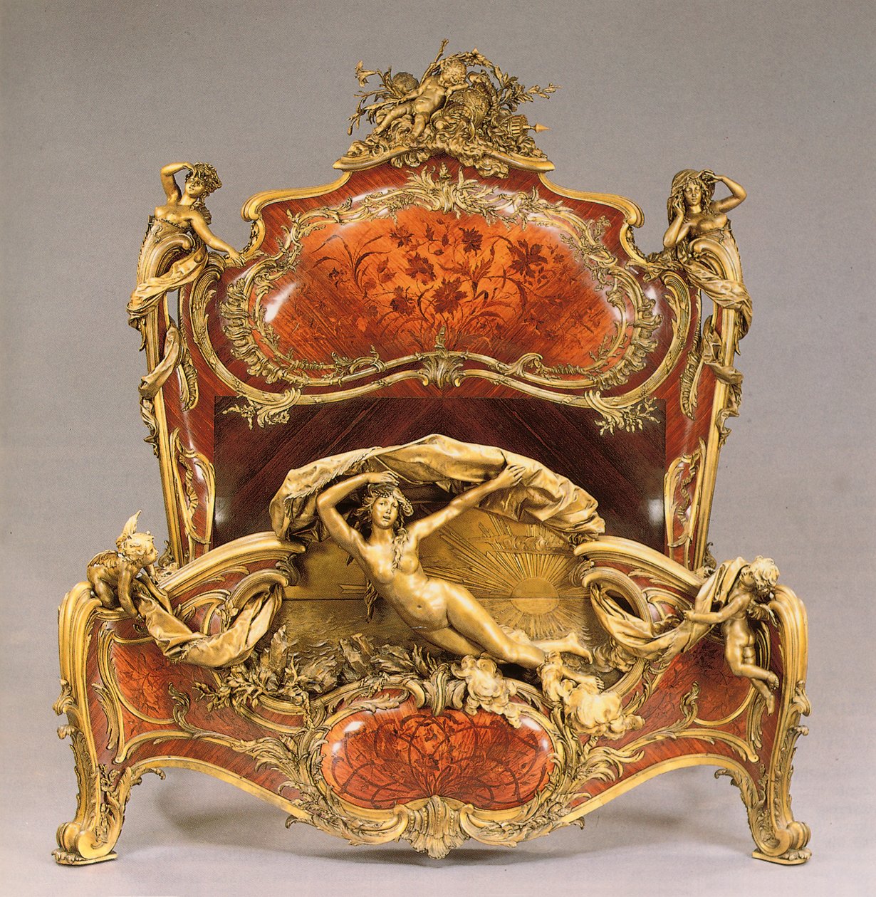 Ein Louis XV Stil Ormolu-montiertes Tulpenholz, Königsholz und Marketerie Grand Lit de Reposes von Joseph Emmanuel Zwiener