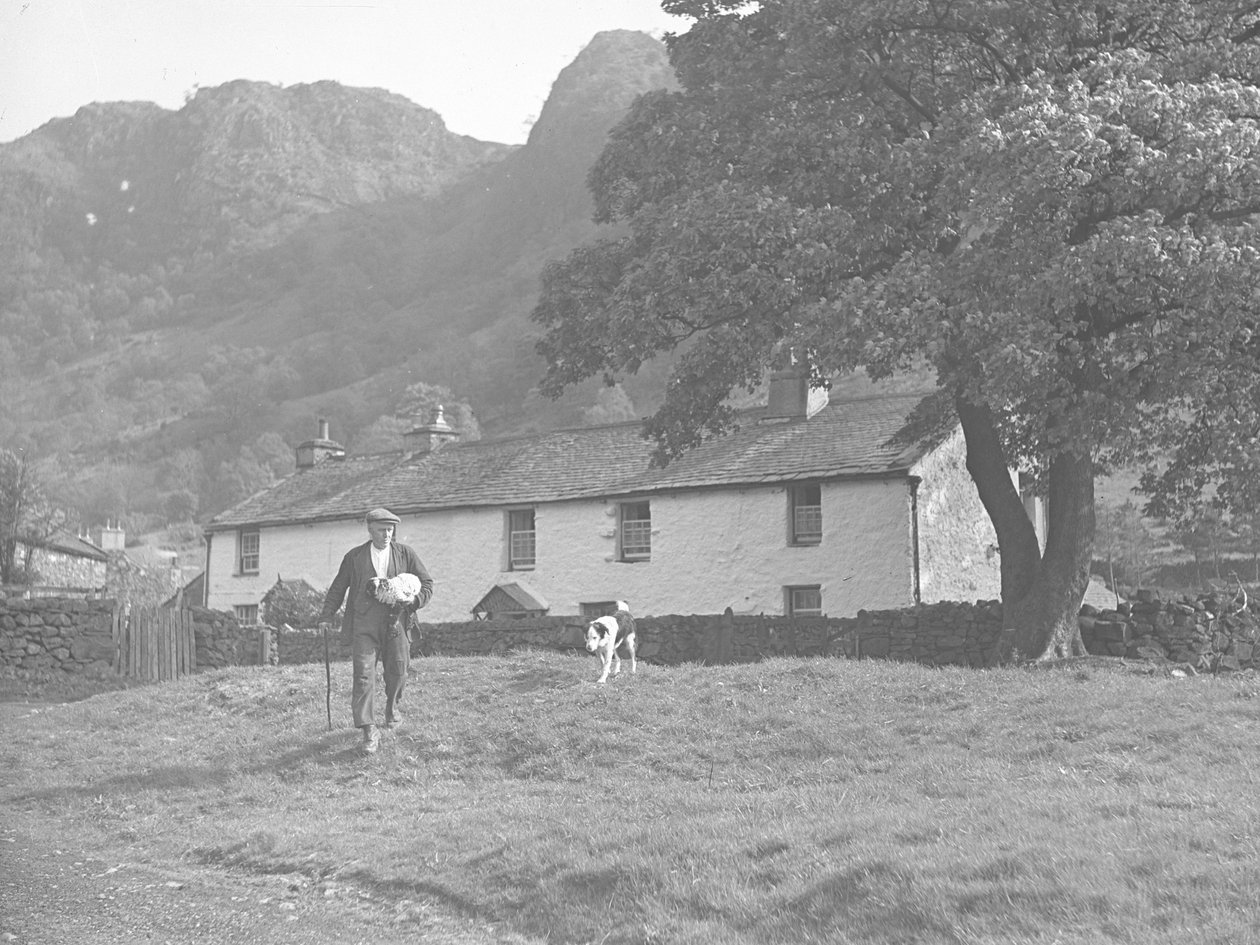 Bauer mit Lamm unter dem Arm und Hund folgt von Joseph Hardman