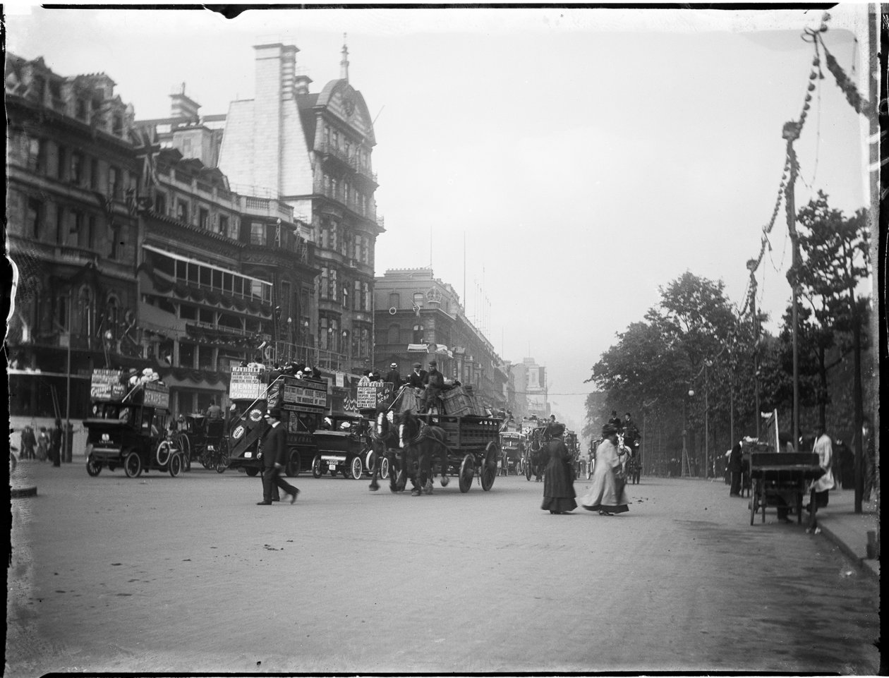 Piccadilly, City Of Westminster, London von Katherine Jean Macfee