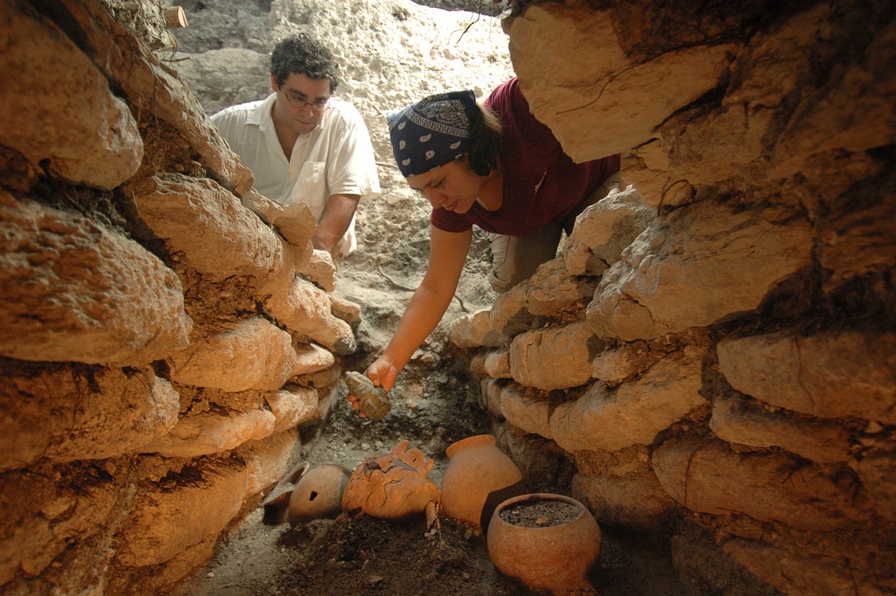 Maya; Maya-Wandmalereien; San Bartolo; Guatemala; Dr. Bill Saturno, 2002 von Kenneth Garrett