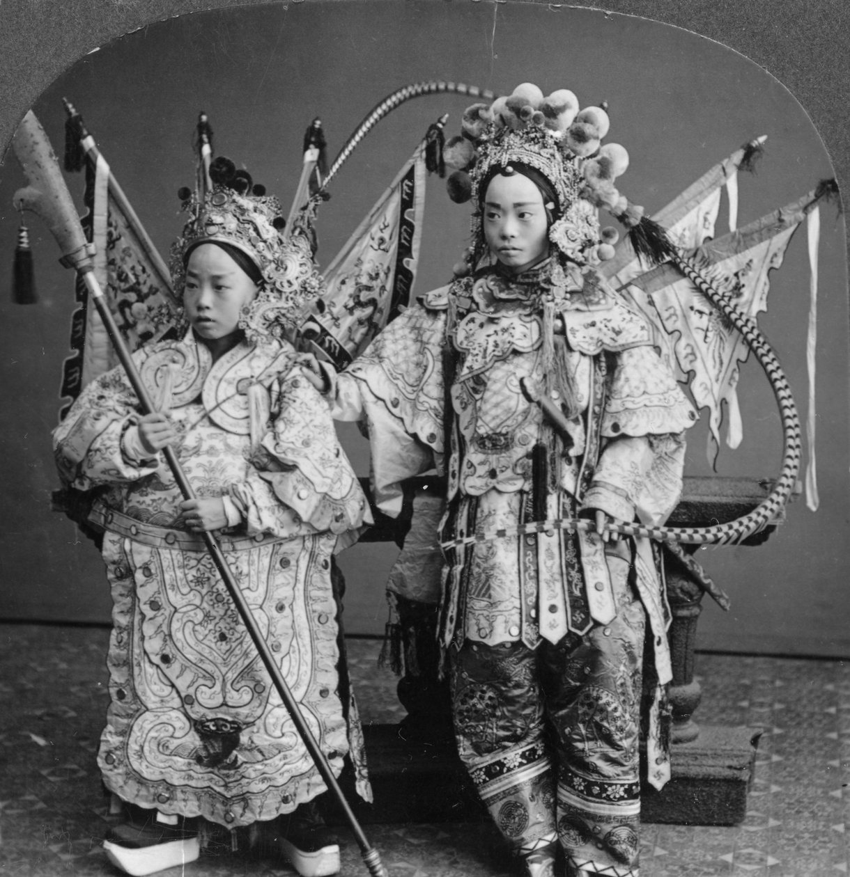 Chinesische Braut und Bräutigam, Kanton, China, späte 19. oder frühe 20. Jahrhundert von Keystone View Company