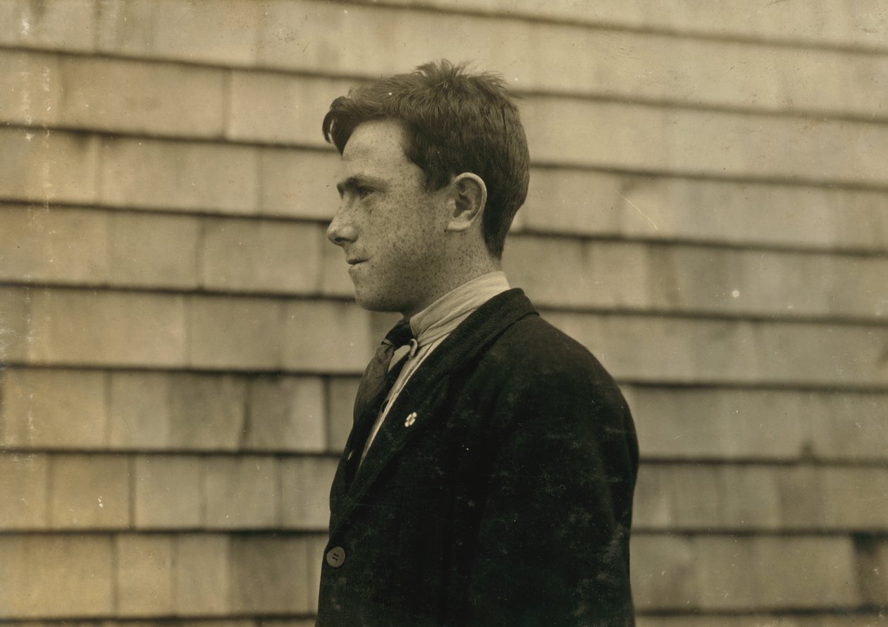 Der 15-jährige James Cooney, ein irischer Einwanderer in Fall River, Massachusetts von Lewis Wickes Hine