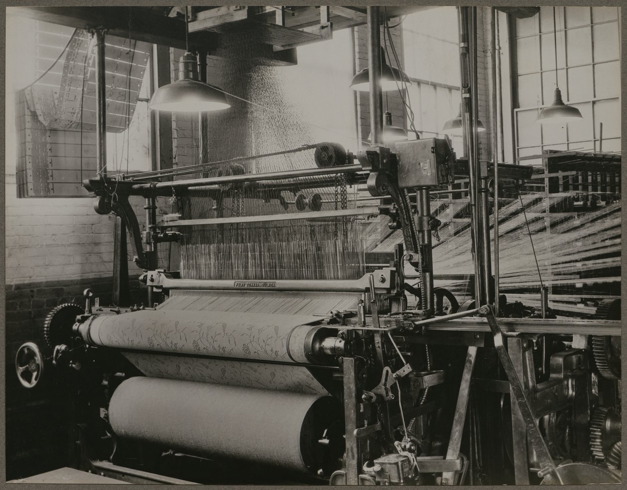 Ein Jacquard-Webstuhl von Lewis Wickes Hine