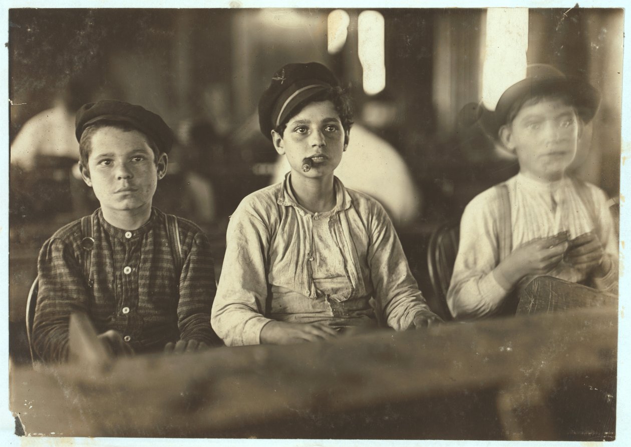 Jungen machen Zigarren bei Englehardt und Co, Tampa, Florida, 1909 von Lewis Wickes Hine