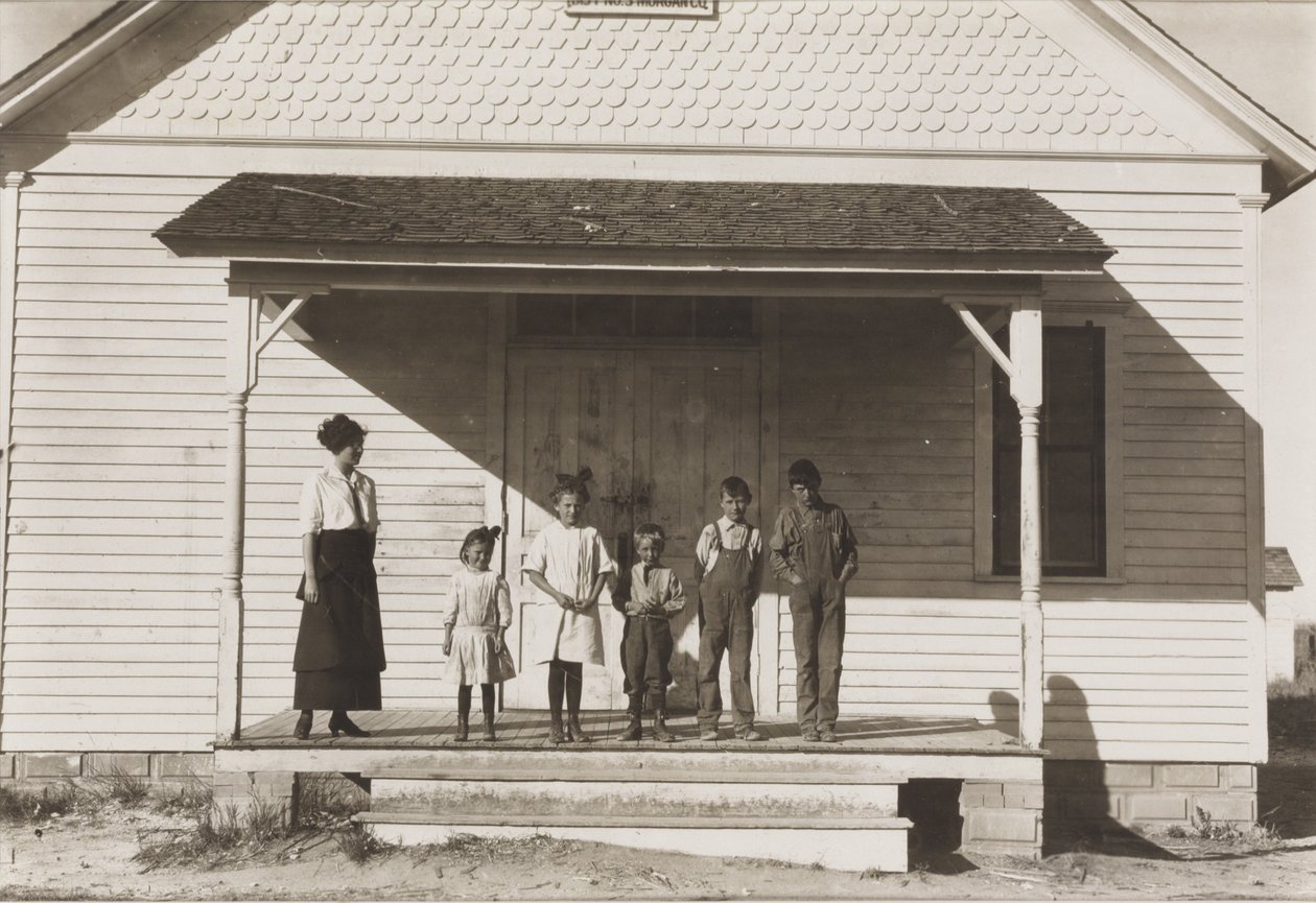 Fünf Schüler an der Schule Nr. 6, Bezirk 3, Fort Michigan, Colorado von Lewis Wickes Hine