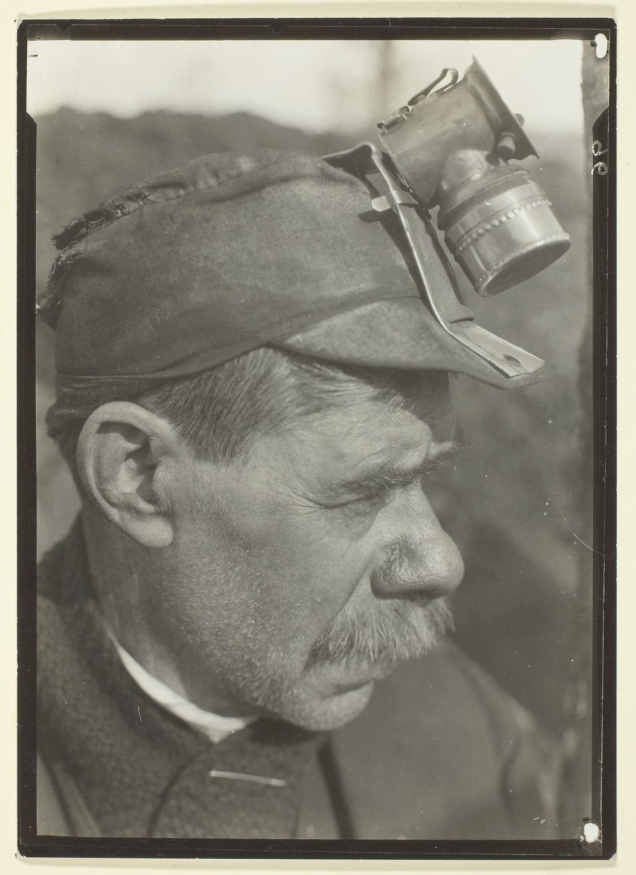 Slawischer Vorarbeiter in einer Kohlemine in Pennsylvania von Lewis Wickes Hine