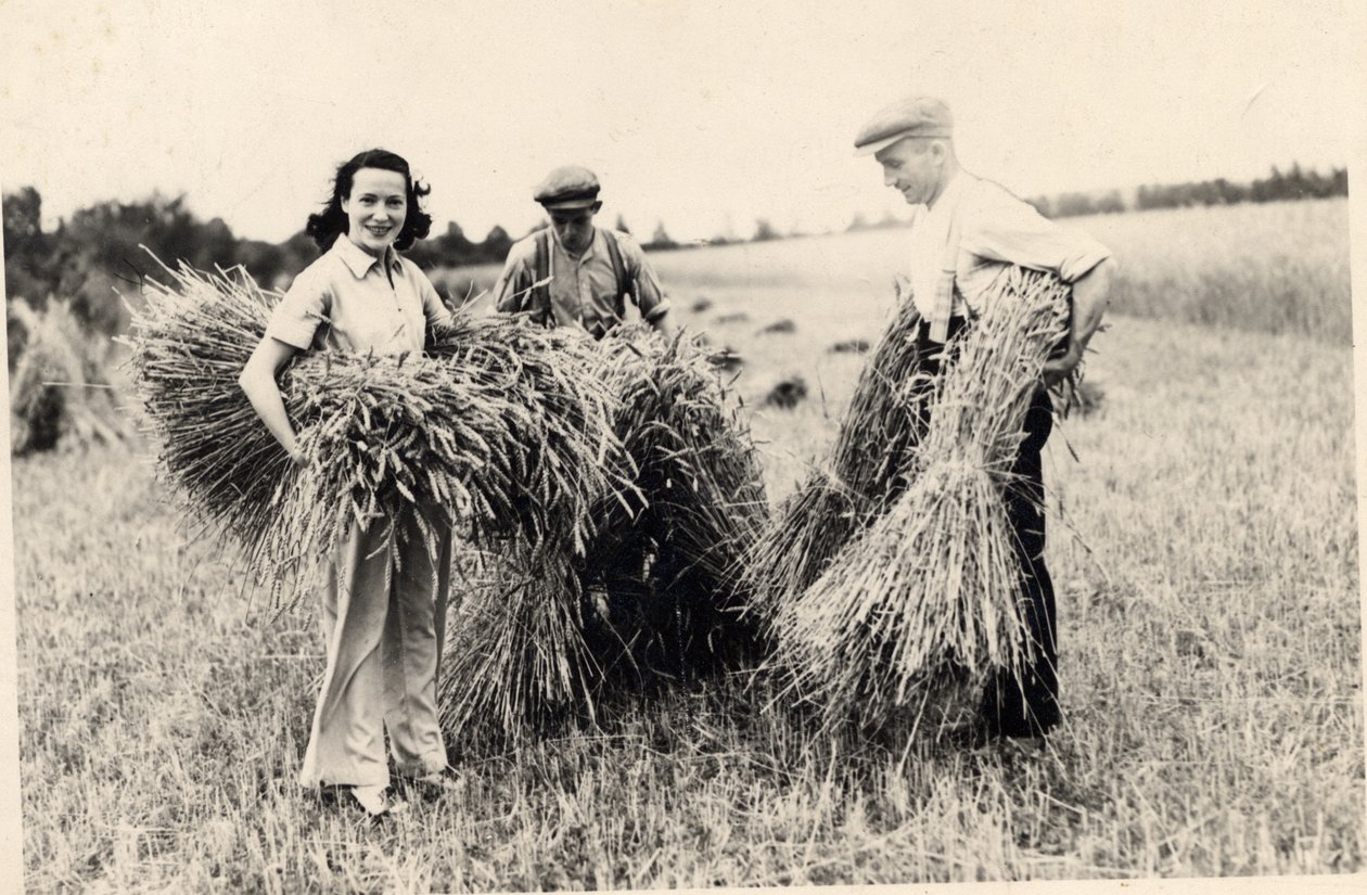 Fotografie von Adele Astaire zur Erntezeit (s/w Foto) von Unbekannt Unbekannt