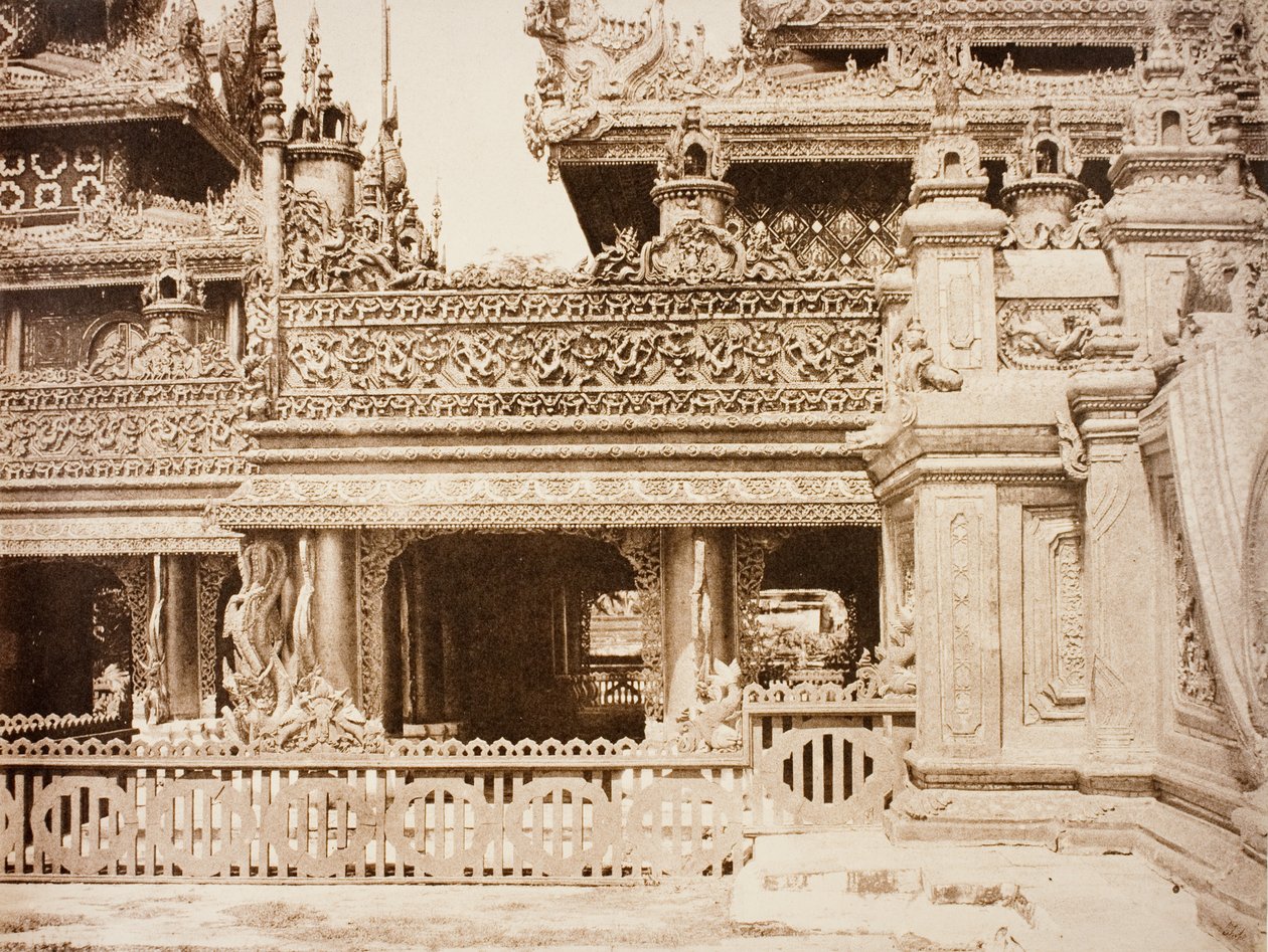 Amerapoora. Ein weiterer Teil des Balkons von Kyoung No. 86 [Maha-too-lo-Bounghian Kyoung] von Linnaeus Tripe