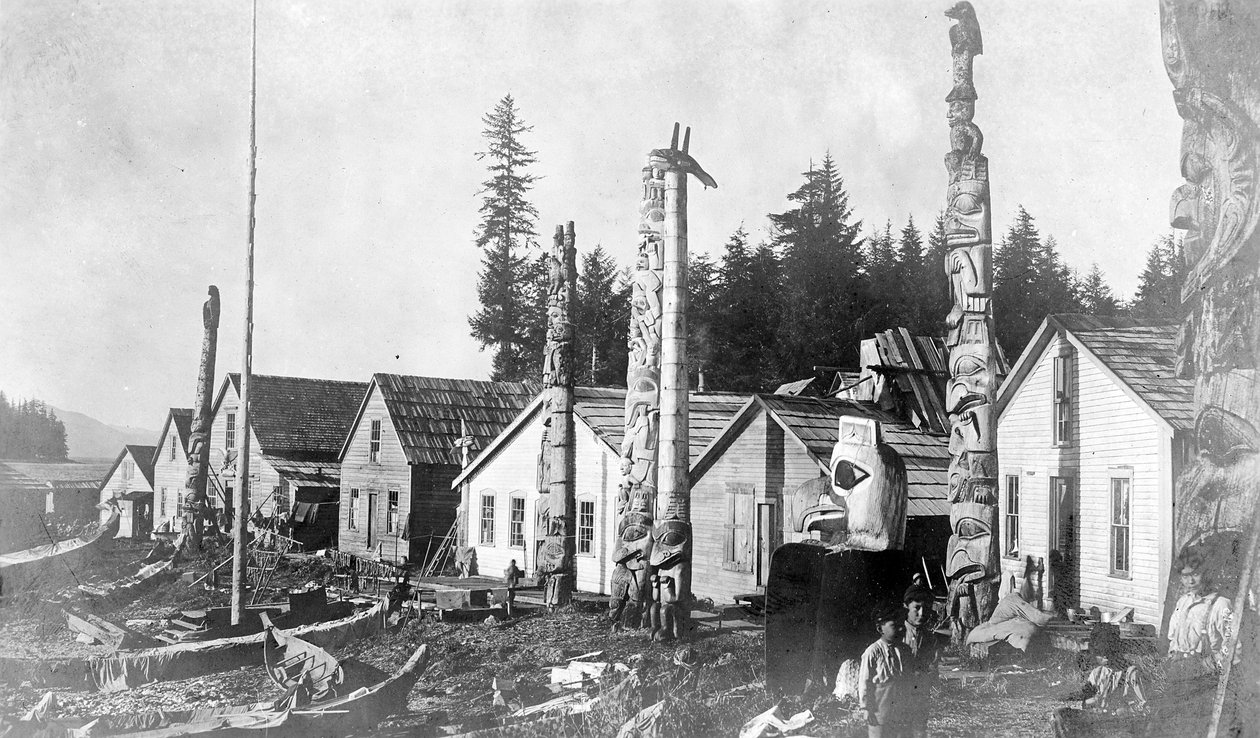 Indisches Dorf in Howkan, Alaska, 1896 von Lloyd Valentine and Pond, Edwin Percy Winter
