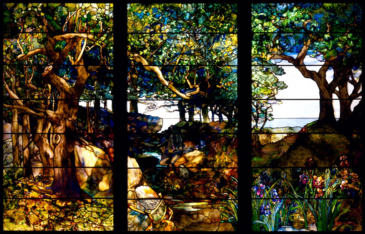 Eine bewaldete Landschaft in drei Tafeln von Louis Comfort Tiffany