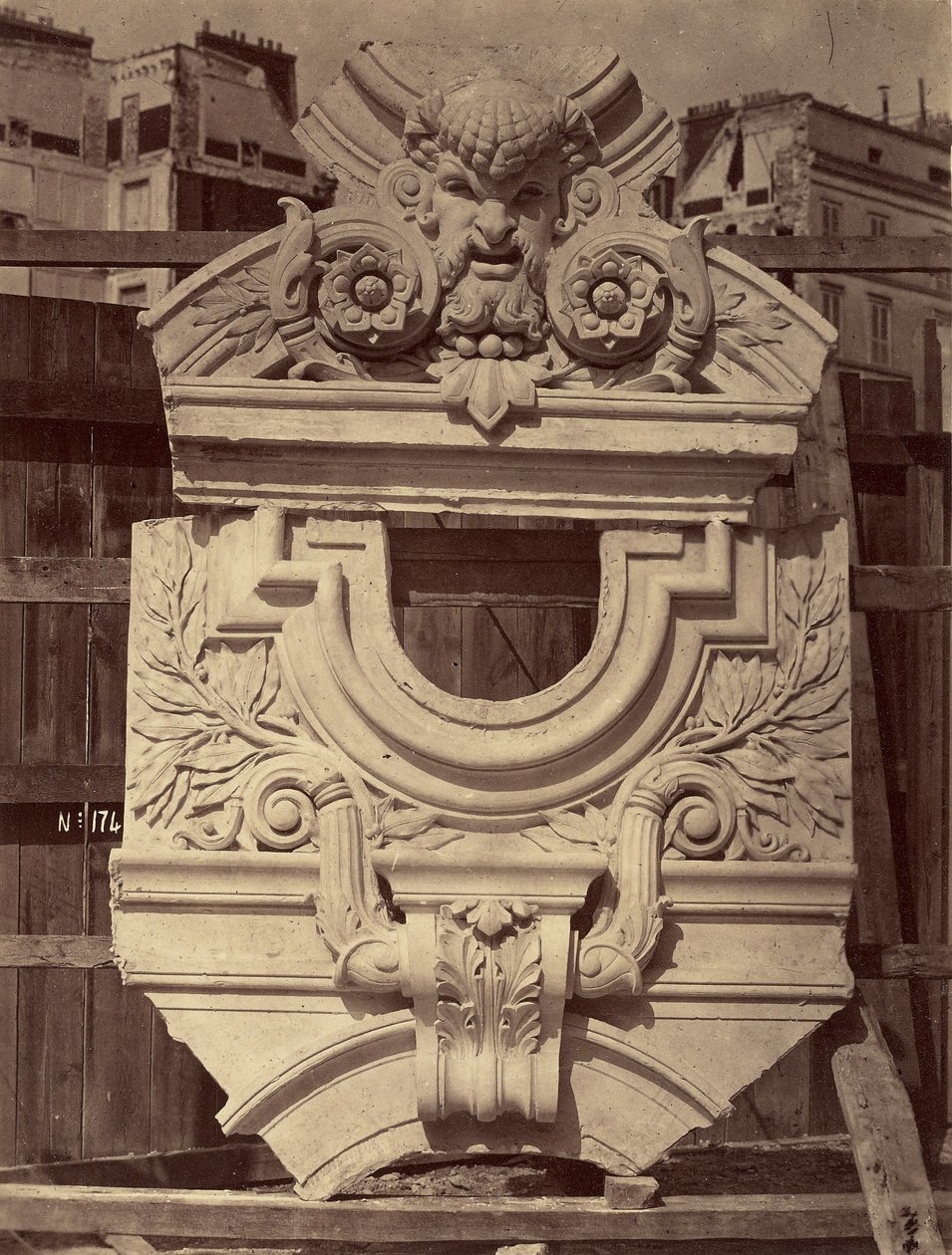 Hervorstehende Tische. Seitengalerien der großen Treppe. von Louis Emile Durandelle