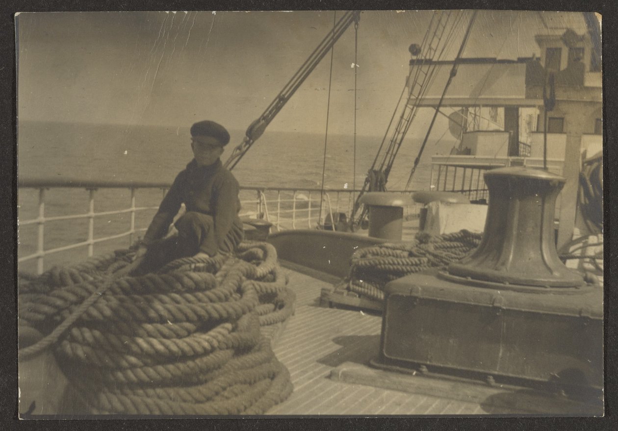 [Junge auf Schiff] von Louis Fleckenstein