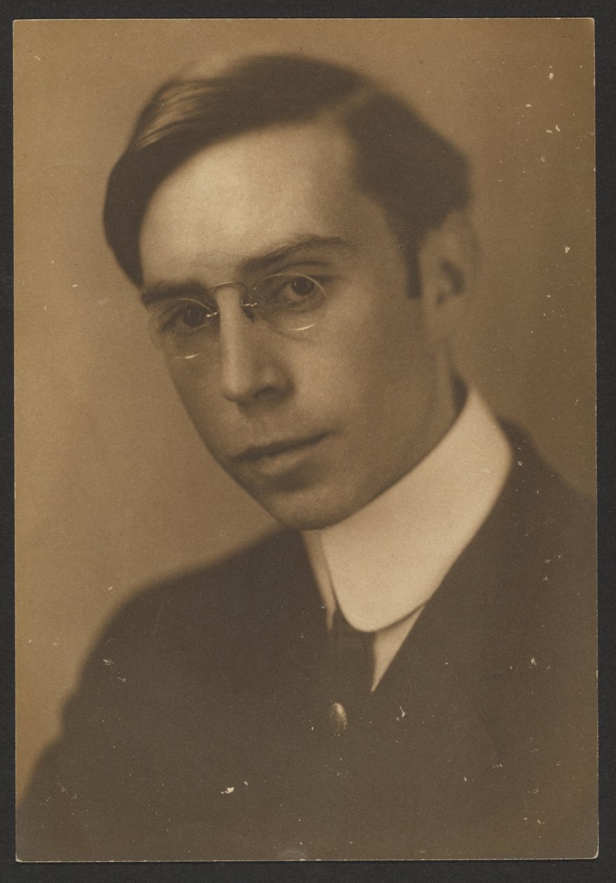 Porträt eines jungen Mannes mit Kneifer von Louis Fleckenstein