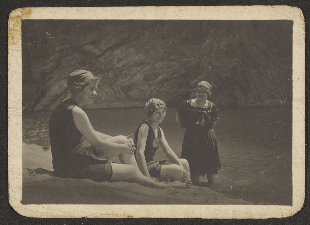 [Frauen in Badeanzügen] von Louis Fleckenstein