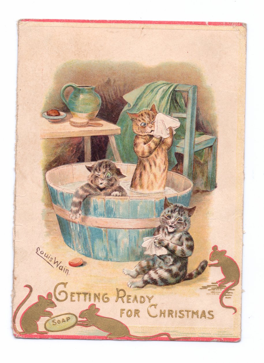 Viktorianische Weihnachtskarte von zwei Katzen in einer Badewanne, während zwei Mäuse mit einem Stück Seife spielen, ca. 1880 von Louis Wain