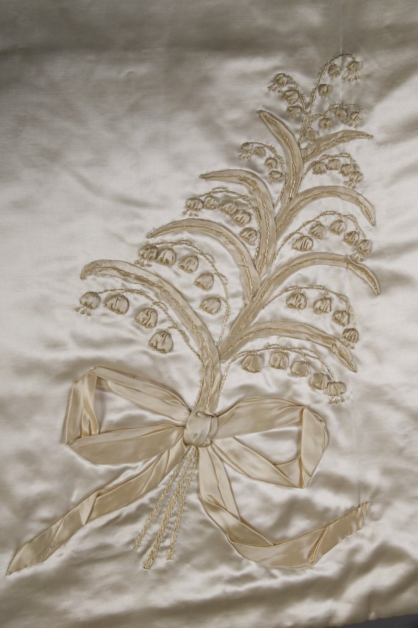Hochzeitskleid (Detailansicht des abnehmbaren Schlepps) von Lucy Christiana Lady Duff Gordon