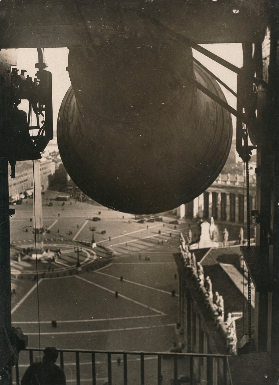 Glocke der Petersbasilika in Rom von Luigi Leoni