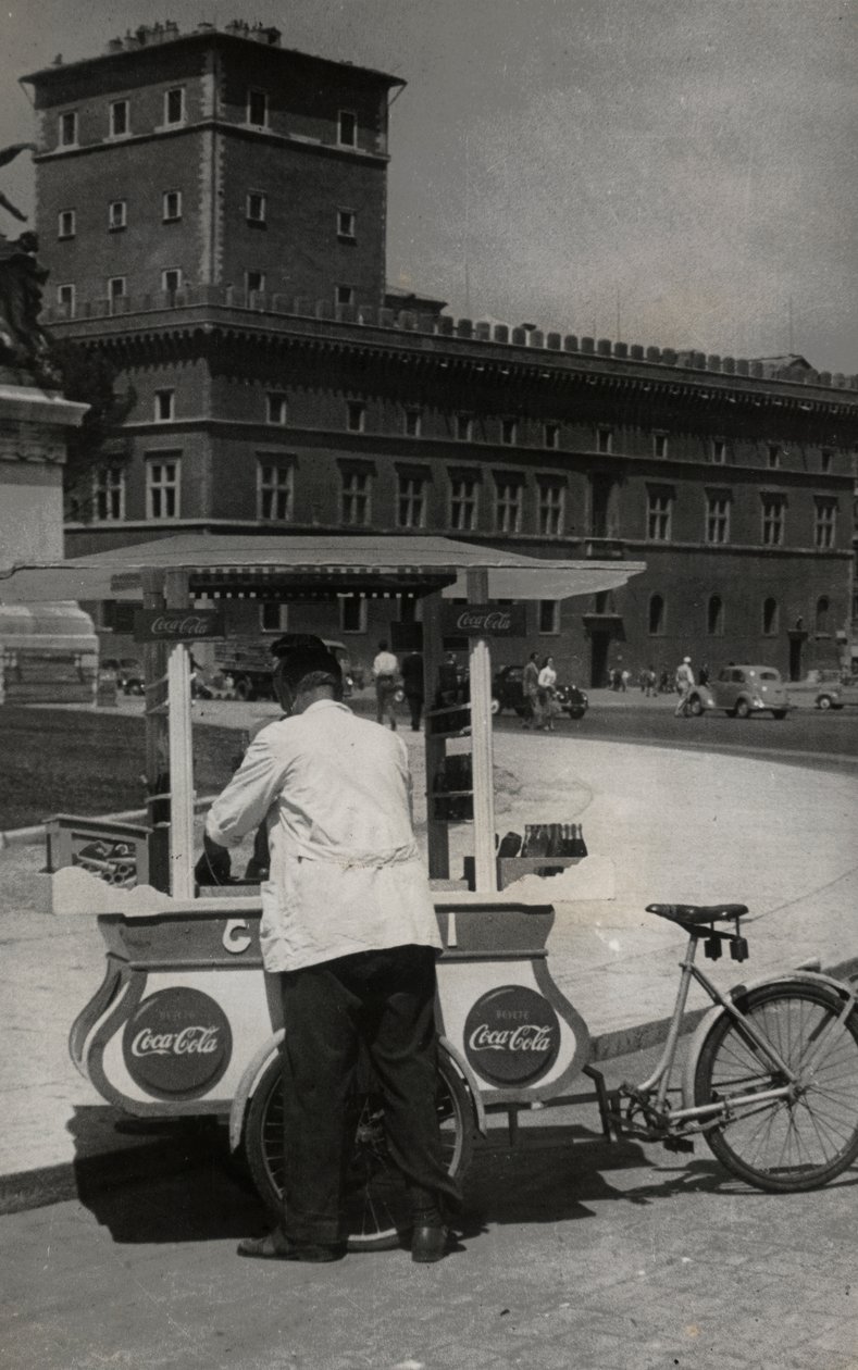 Eisverkäufer auf der Piazza Venezia, Rom von Luigi Leoni
