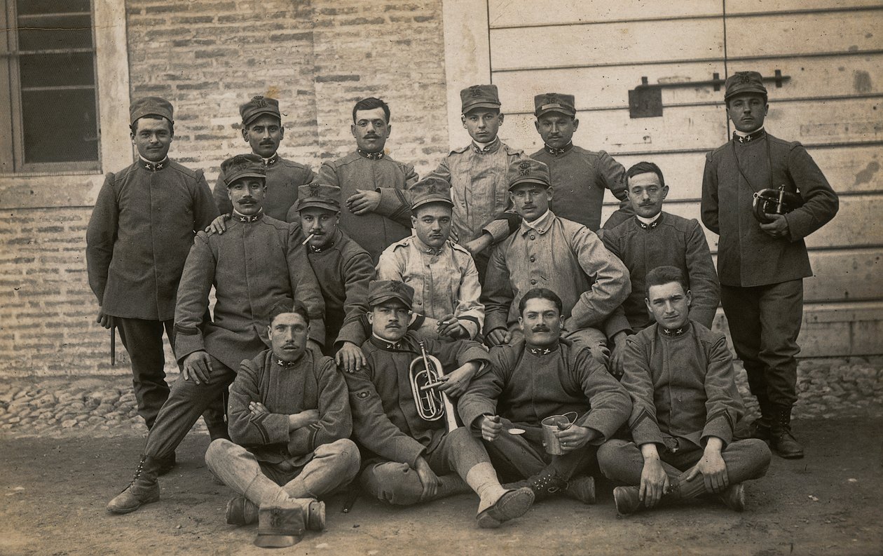 Album "Die GM R. Armee (Erster Weltkrieg)": Soldaten des 36. Infanterieregiments mit zwei Trompetern (s/w Foto) von Lusvardi Lusvardi