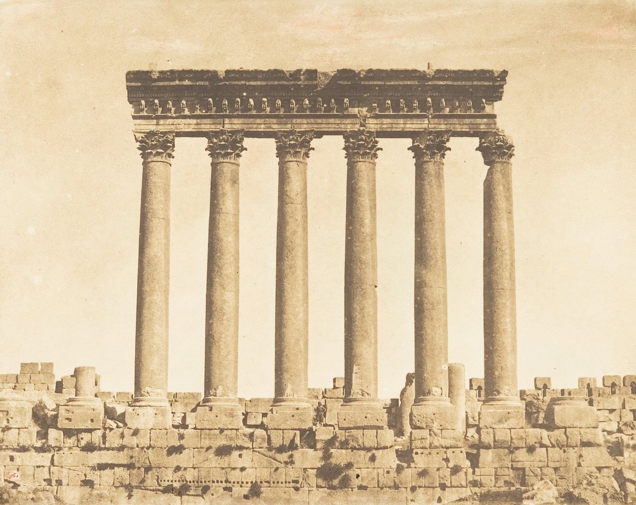 Kolonnade des Sonnentempels, in Baalbek Heliopolis, 15. September 1850 von Maxime Du Camp
