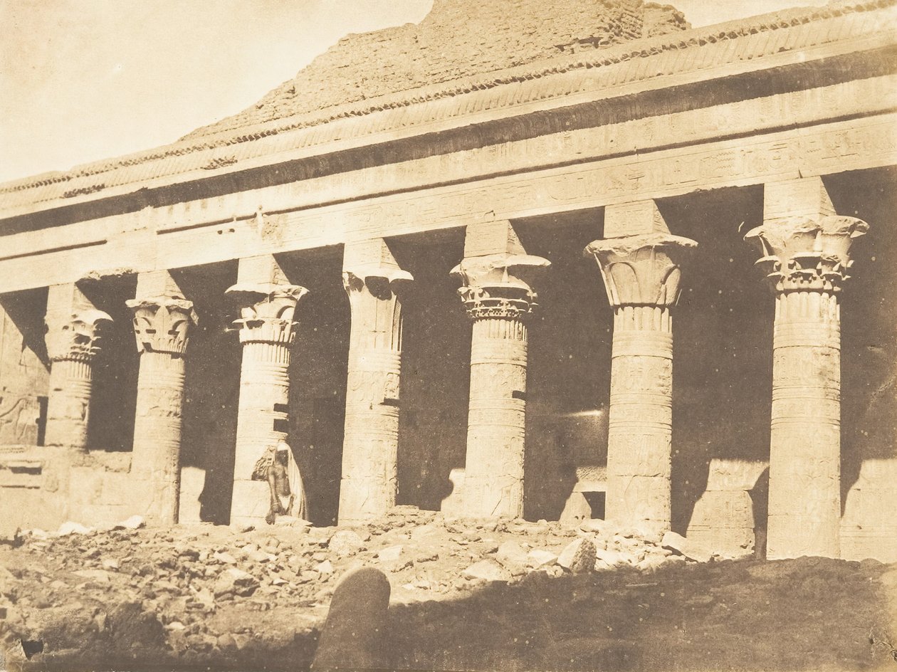 Seitliche Kolonnade des Tempelhofs von Isis, in Philae von Maxime Du Camp