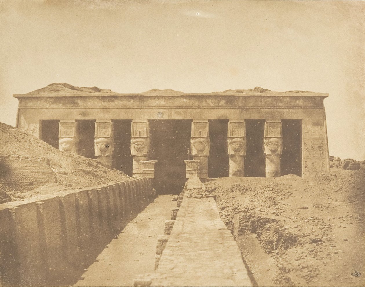 Fassade des Tempels von Athor in Dendéra Tentyris, 1849-50 von Maxime Du Camp