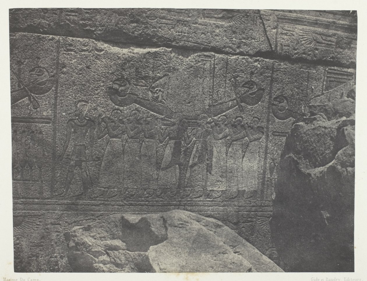 Palais von Karnak, Äußere Skulpturen des Granitheiligtums; Theben von Maxime Du Camp